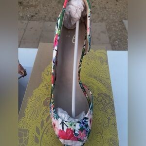 New floral print heels by mix no 6